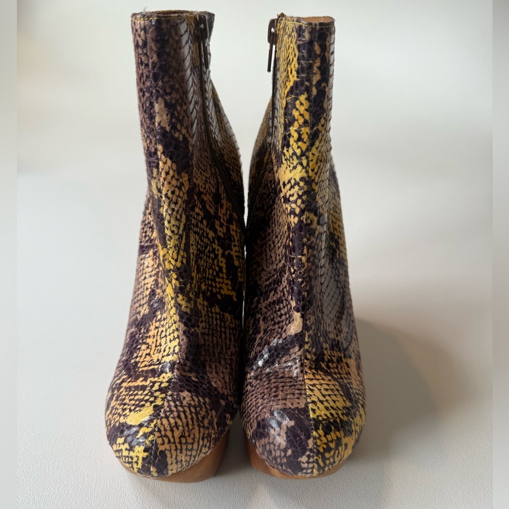 Stylish Snake Print Ankle Boots - Picture 6 of 9
